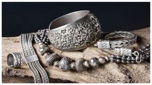  Dhanatrayodashi 2023: ಧನತ್ರಯೋದಶಿ ದಿನ ಬೆಳ್ಳಿ ಖರೀದಿಸುವಿರಾ?, ಈ ತಪ್ಪುಗಳನ್ನು ಎಂದಿಗೂ ಮಾಡಬೇಡಿ