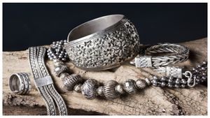  Gold, Silver Price: ಬೆಳ್ಳಿ ದರ ನಾಲ್ಕು ದಿನದಲ್ಲಿ 4100 ರೂಪಾಯಿ ಏರಿಕೆ, ಚಿನ್ನದ ಬೆಲೆ ಎಷ್ಟಿದೆ?