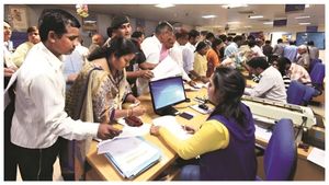 ಡಿಸೆಂಬರ್‌ನಲ್ಲಿ ಬ್ಯಾಂಕ್ ಉದ್ಯೋಗಿಗಳ ಸಂಬಳ ಹೆಚ್ಚಳ, 5 ದಿನಗಳ ಕೆಲಸ?