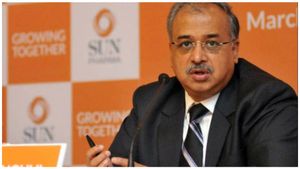  Dilip Shanghvi: ಔಷಧ ಮಾರಾಟಕ್ಕೆ ಅಲೆಯುತ್ತಿದ್ದ ವ್ಯಕ್ತಿ ಈಗ 1.46 ಲಕ್ಷ ಕೋಟಿ ರೂಪಾಯಿ ಆಸ್ತಿ ಒಡೆಯ 