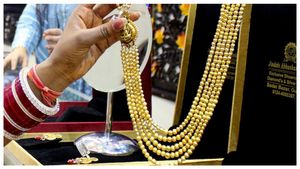  Gold Prices: ಚಿನ್ನದ ಬೆಲೆ ಸಾರ್ವಕಾಲಿಕ ಏರಿಕೆ, ಹಳದಿ ಲೋಹ ಶೈನ್ ಆಗಲು ಕಾರಣವೇನು?