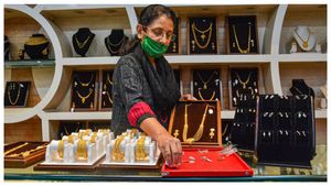  Gold, Silver Price: ಸಿಹಿಸುದ್ದಿ, ಚಿನ್ನ- ಬೆಳ್ಳಿ ಬೆಲೆ ಭಾರೀ ಇಳಿಕೆ, ಅಮೂಲ್ಯ ಲೋಹದ ದರ ಇಳಿಯಲು ಕಾರಣವೇನು?