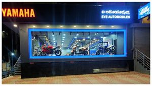  Yamaha Blue Square: ರಾಜ್ಯ ರಾಜಧಾನಿಯಲ್ಲಿ ಯಮಹಾದ ಮೂರು ಹೊಸ 'ಬ್ಲೂ ಸ್ಕ್ವೇರ್' ಔಟ್‌ಲೆಟ್‌ಗಳು ಆರಂಭ