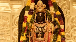 ಅಯೋಧ್ಯೆ ರಾಮಲಲ್ಲಾ ವಿಗ್ರಹಕ್ಕೆ ಚಿನ್ನದ ಕಿರೀಟ ಉಡುಗೊರೆ ವಜ್ರದ ವ್ಯಾಪಾರಿ 
