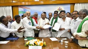 ಕಾರ್ಖಾನೆಗಳಲ್ಲಿ ಕೆಲಸ ಅವಧಿ ಕುರಿತು ಸಿಎಂ ಸಿದ್ದರಾಮಯ್ಯ ಮಹತ್ವದ ಘೋಷಣೆ 