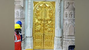 ಅಯ್ಯೋಧ್ಯೆ ಶ್ರೀರಾಮಂದಿರಕ್ಕೆ ಮೊದಲ ಚಿನ್ನದ ಬಾಗಿಲು ಅಳವಡಿಕೆ 