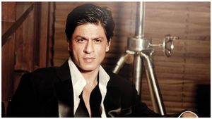  100 ರೂಪಾಯಿ ಇಟ್ಟುಕೊಂಡು  ಮುಂಬೈಗೆ ಬಂದವರು, ಇಂದು ನಟ ಶಾರುಖ್ ನೆರೆ ಮನೆಯವರು!