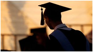  ಯುವನಿಧಿ ನಮ್ಮ ಪೋರ್ಟಲ್ ಅನ್ನು ಸ್ಲೋ ಮಾಡುತ್ತಿದೆ: ವಿಶ್ವವಿದ್ಯಾನಿಲಯ