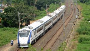Indian Railways: ಶೀಘ್ರದಲ್ಲೇ 10 ವಂದೇ ಭಾರತ್ ಸ್ಲೀಪರ್ ರೈಲುಗಳ ಸಂಚಾರ, ಮಾರ್ಗ ವಿವರ ಇಲ್ಲಿದೆ 