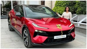  ಅಂಬಾನಿ-ಅದಾನಿಯಲ್ಲ, ಇವರೇ ಭಾರತದಲ್ಲಿ 2.55 ಕೋಟಿ ರೂ. ಬೆಲೆಯ ಎಲೆಕ್ಟ್ರಿಕ್ ಎಸ್‌ಯುವಿಯ ಮೊದಲ ಮಾಲೀಕ 