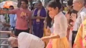 ಹೆಂಡತಿ ಮಗಳೊಂದಿಗೆ ರಾಘವೇಂದ್ರ ಮಠಕ್ಕೆ ಭೇಟಿ ಕೊಟ್ಟ ಇನ್ಫೋಸಿಸ್ ನಾರಾಯಣಮೂರ್ತಿ 