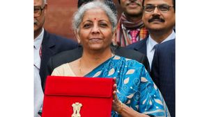 Budget 2024: ಮಧ್ಯಂತರ ಬಜೆಟ್‌ ಮಂಡಿಸಲು ನೀಲಿ ಸೀರೆ ಉಟ್ಟ ನಿರ್ಮಲಾ ಸೀತಾರಾಮನ್, ಏನಿದರ ವಿಶೇಷತೆ ತಿಳಿಯಿರಿ 