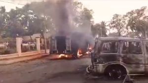 ದಿಢೀರ್‌ ಕುಸಿದ ಮೆಣಸಿನಕಾಯಿ ಬೆಲೆ, ಆಕ್ರೋಶಗೊಂಡ ರೈತರಿಂದ ಎಪಿಎಂಸಿಗೆ ಮುತ್ತಿಗೆ 