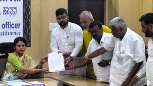 ಮಾಜಿ ಪ್ರಧಾನಿ ದೇವೇಗೌಡರ ಮೊಮ್ಮಗ, ಹಾಲಿ ಸಂಸದ ಪ್ರಜ್ವಲ್‌ ರೇವಣ್ಣ 40.84 ಕೋಟಿ ರೂ. ಒಡೆಯ 
