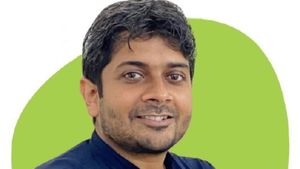 ಕಾಲೇಜು ಶುಲ್ಕ ಕಟ್ಟಲು ಹೆಣಗಾಡಿದ್ದ ಯುವಕ 170 ಕೋಟಿ ರೂ ಮೌಲ್ಯದ ಕಂಪನಿ ಕಟ್ಟಿ ಬೆಳೆಸಿದ! 