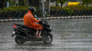 Rain: ಇಂದು ಬೆಂಗಳೂರು ಸೇರಿದಂತೆ ಹಲವೆಡೆ ಭಾರೀ ಮಳೆ ಸಾಧ್ಯತೆ 