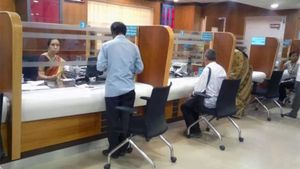 ಬಣ್ಣದ ಮಾತಿನಿಂದ ನಿಮಗೆ ಟೋಪಿ ಹಾಕುವ ನಿಮ್ಮದೇ ಬ್ಯಾಂಕ್! 