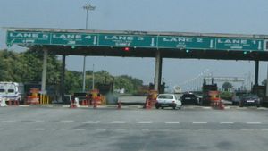 Toll: ಟೋಲ್ ಪ್ಲಾಜಾಗಳಲ್ಲಿ ಕಾರುಗಳಿಗೆ ಉಚಿತ ದಾರಿ, NHAIನ ಈ ನಿಯಮಗಳು ಗೊತ್ತಾ? 