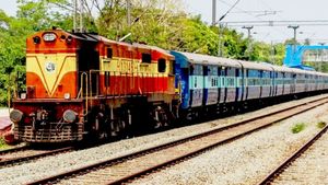 Indian Railways: ರೈಲ್ವೆ ಪ್ರಯಾಣಿಕರಿಗೆ ಸಿಹಿ ಸುದ್ದಿ, 14 ಜಿಲ್ಲೆಗಳಲ್ಲಿ 8 ಹೊಸ ರೈಲು ಸಂಚಾರ, ಮಾರ್ಗ ವಿವರ 