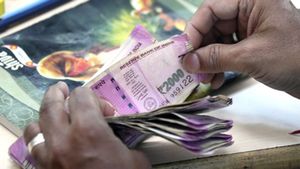 7th Pay Commission: ಕೇಂದ್ರ ಸರ್ಕಾರಿ ನೌಕರರಿಗೆ 3-4% ಡಿಎ ಹೆಚ್ಚಳ ಸಾಧ್ಯತೆ, ವಿವರ 