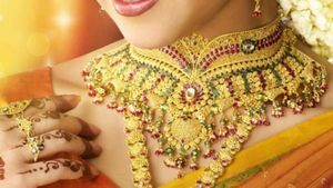 Gold Price Bangalore: ಗಣೇಶ ಚತುರ್ಥಿಗೆ ಚಿನ್ನ ಕೊಳ್ಳುವವರೇ ಗಮನಿಸಿ, ಇಂದಿನ ಚಿನ್ನದ ಬೆಲೆ ಇಲ್ಲಿ ತಿಳಿಯಿರಿ