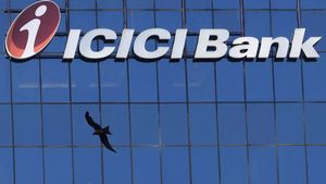  ICICI Bank: ಐಸಿಐಸಿಐ ಡೆಬಿಟ್ ಕಾರ್ಡ್‌ದಾರರ ಗಮನಕ್ಕೆ; ಅ.1ರಿಂದ ಬದಲಾಗಲಿದೆ ವಿಮಾನ ನಿಲ್ದಾಣ ಲಾಂಜ್ ಪ್ರವೇಶ ನಿಯಮ 