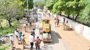 Mysuru traffic police: ದೋಷಯುಕ್ತ ಸೈಲೆನ್ಸರ್‌ಗಳ ಮೇಲೆ ಬುಲ್ಡೋಜರ್‌ ಹತ್ತಿಸಿದ ಪೊಲೀಸರು! 