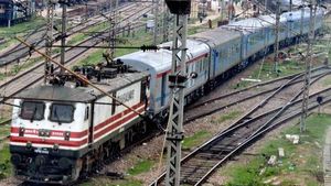  Indian Railways: ರೈಲ್ವೆ ನೌಕರರಿಗೆ ಸಿಹಿಸುದ್ದಿ: ಕೇವಲ 100 ರೂ.ಗೆ ಎಲ್ಲೆಡೆ ಉಚಿತ ಚಿಕಿತ್ಸೆ 