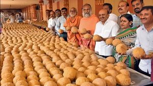 ಮೈಸೂರಿನಲ್ಲಿ ಹೊಸ ವರ್ಷದ ಸಂಭ್ರಮ: ಭಕ್ತರಿಗೆ 2 ಲಕ್ಷ ಲಡ್ಡುಗಳನ್ನು ಅರ್ಪಿಸಲು ದೇವಸ್ಥಾನ ನಿರ್ಧಾರ 