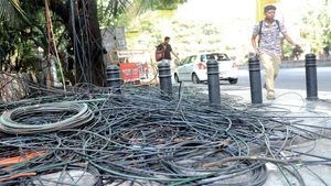 ಭೂಗತ ಕಾರಿಡಾರ್: 200 ಕೋಟಿ ಯೋಜನೆ.. 12,800 ಕಿಮೀ ಓವರ್ ಹೆಡ್ ಕೇಬಲ್ ಸ್ಥಳಾಂತರ