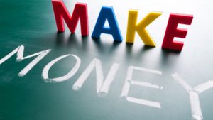 ಹಣದ ವಿಷಯದಲ್ಲಿ ಈ  5 ಗೋಲ್ಡನ್ ರೂಲ್ಸ್ ಪಾಲಿಸಿ: ಆರ್ಥಿಕವಾಗಿ ಆರ್ಥಿಕವಾಗಿ ಸದೃಢವಾಗಿರಿ