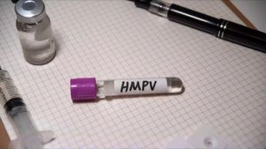 ದೇಶದಲ್ಲಿ ಹೆಚ್ಚಾಗ್ತಿದೆ HMPV ಭೀತಿ! ಮುನ್ನೆಚ್ಚರಿಕೆ ಕ್ರಮ ವಹಿಸುವಂತೆ ರಾಜ್ಯಗಳಿಗೆ ಕೇಂದ್ರ ಸೂಚನೆ! 