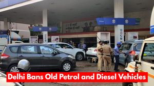 ದೆಹಲಿಯಲ್ಲಿ ವಿಷಕಾರಿ ವಾತಾವರಣ ಉಲ್ಬಣ..10,15 ವರ್ಷಗಳ ಹಳೆಯ ವಾಹನಗಳು ನಿಷೇಧ..!