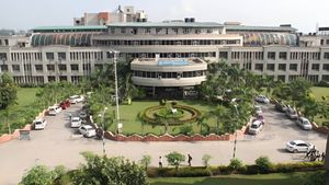 ಪ್ಯಾರಾ-ಮೆಡಿಕಲ್ ಕಾಲೇಜುಗಳ ಮೇಲೆ ತೂಗುಗತ್ತಿ..ಕಳಪೆ ಗುಣಮಟ್ಟದ ಶಿಕ್ಷಣ ನೀಡಿದ್ರೆ ಸಂಸ್ಥೆಯೇ ಬಂದ್..!