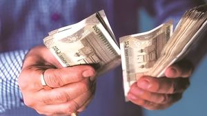 ಖುಷಿ ಸುದ್ದಿ! ಸಿಎಂ ಸಿದ್ದರಾಮಯ್ಯ ಮಹತ್ವದ ನಿರ್ಧಾರ.. ಕಾರ್ಮಿಕರ ಕನಿಷ್ಠ ವೇತನ ಏರಿಕೆ.. ತಿಂಗಳಿಗೆ 34,225 ರೂ.!