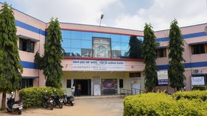 ಸರ್ಕಾರಿ ಪದವಿ ಕಾಲೇಜುಗಳ ಫೀಸ್ ಹೆಚ್ಚಳ..! 2024-25 ಶೈಕ್ಷಣಿಕ ವರ್ಷಕ್ಕೆ ಹೊಸ ಶುಲ್ಕ..ಯಾವ್ಯಾವ ಕೋರ್ಸ್‌ಗೆ ಎಷ್ಟು ಹೆಚ್ಚಳ?