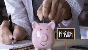 Atal Pension Yojana: ಜಸ್ಟ್ 42 ರೂ. ಉಳಿತಾಯ.. ತಿಂಗಳಿಗೆ 5,000 ರೂ. ಸ್ಥಿರ ಪಿಂಚಣಿ ಸಿಗುತ್ತೆ; ಖಾತೆ ತೆರೆಯುವುದು ಹೇಗೆ?