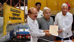 ತುಮಕೂರಿಗೆ ಮತ್ತೊಂದು ಸಿಹಿಸುದ್ದಿ: ತುಮಕೂರು-ಶಿರಾ-ಚಿತ್ರದುರ್ಗ ಪ್ರತ್ಯೇಕ ಸರಕು ಸಾಗಣೆ ರೈಲ್ವೆ ಮಾರ್ಗ.. ಟಿಬಿಜೆ ಮನವಿ
