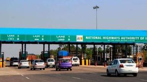 ಮತ್ತೊಂದು ಬರೆ! ಇಂದಿನಿಂದ ಸೋಮನಹಳ್ಳಿ ಟೋಲ್ ಪ್ಲಾಜಾ ಆರಂಭ.. 350ಕ್ಕೆ ತಿಂಗಳ ಪಾಸ್.. ಇಲ್ಲಿದೆ ಶುಲ್ಕ ವಿವರ