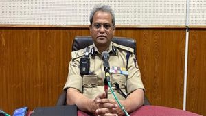 RCB ಮೆರವಣಿಗೆ ದುರಂತ: ಪೊಲೀಸ್ ಆಯುಕ್ತ ಬಿ. ದಯಾನಂದ್ ಸೇರಿ ಐವರು ಅಮಾನತು! ಭದ್ರತಾ ವೈಫಲ್ಯವಷ್ಟೇ ಅಲ್ಲ, ಅಸಲಿ ಕಾರಣ ಇನ್ನೇನು?