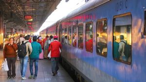 Railway Fare Hike: ರೈಲ್ವೆ ಟಿಕೆಟ್ ದರ ಹೆಚ್ಚಳ; ಹೊಸ ದರಗಳನ್ನು ತಿಳಿಯುವುದು,ಟಿಕೆಟ್‌ಗಳನ್ನು ಬುಕ್ಕಿಂಗ್ ಮಾಡುವುದು ಹೇಗೆ?