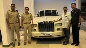 ಮಹಾರಾಷ್ಟ್ರ ನೋಂದಾಯಿತ ಬಿಗ್-ಬಿ ಕಾರು ಬೆಂಗಳೂರಲ್ಲಿ..38 ಲಕ್ಷದ ತೆರಿಗೆ ವಿವಾದ, ಕೆಜಿಎಫ್ ಬಾಬು ವಿರುದ್ಧ ಕ್ರಮ!