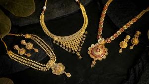 Gold Price Bengaluru: ಚಿನ್ನದ ಬೆಲೆಯಲ್ಲಿ ಭಾರಿ ಜಿಗಿತ! ಬರೋಬ್ಬರಿ 7,100 ಏರಿಕೆ.. ಈಗಲೇ ಖರೀದಿ ಮಾಡ್ಬೇಕಾ?