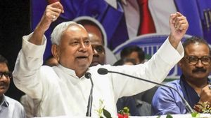 ಬಂಪರ್ ಸುದ್ದಿ! ಸರ್ಕಾರದಿಂದ ಪತ್ರಕರ್ತರಿಗೆ ಭರ್ಜರಿ ಗಿಫ್ಟ್.. ಪಿಂಚಣಿ 15,000ಕ್ಕೆ ಏರಿಕೆ