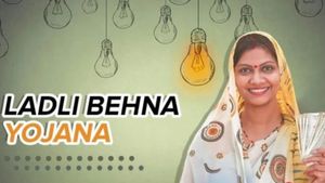 ಅಕ್ಕ-ತಂಗಿಯರಿಗೆ ಶಾಕ್! ಯೋಜನೆ ಇದ್ರೂ ಹಣ ಇಲ್ಲ.. 'ಲಾಡ್ಕಿ ಬಹಿನ್ ಯೋಜನೆ'ಯಿಂದ ಹೆಸರು ಕಟ್.. ಯಾಕೆ?