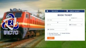 ಅಕ್ಟೋಬರ್ 1ರಿಂದ IRCTC ಆನ್‌ಲೈನ್ ಟಿಕೆಟ್ ಬುಕ್ ಮಾಡ್ತೀರಾ? ಹಾಗಾದ್ರೆ ಮೊದಲ 15 ನಿಮಿಷಗಳಲ್ಲಿ ಆಧಾರ್ ಕಡ್ಡಾಯ!