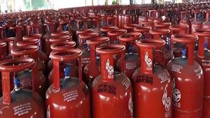 LPG price hike: ಇಂದಿನಿಂದ ವಾಣಿಜ್ಯ LPG ಸಿಲಿಂಡರ್ ದರ ಏರಿಕೆ..ಪ್ರಮುಖ ನಗರಗಳಲ್ಲಿ ಹೊಸ ದರಗಳು ಪ್ರಕಟ!