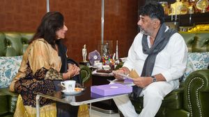 ರಸ್ತೆಗಳ ದುರಸ್ತಿ ನಾನೇ ಮಾಡಿಸ್ತೀನಿ ಎಂದಿದ್ದ ಕಿರಣ್‌ ಮಜುಂದಾರ್‌-ಡಿ.ಕೆ ಶಿವಕುಮಾರ್‌ ಭೇಟಿ! ಯಾವುದ್ರ ಬಗ್ಗೆ ಚರ್ಚೆ?