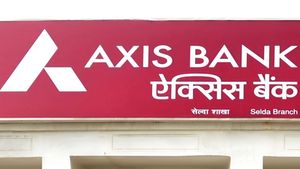 Axis Bank: ಈ ಬ್ಯಾಂಕ್‌ ಗ್ರಾಹಕರಿಗೆ ಗುಡ್‌ ನ್ಯೂಸ್!‌ ಎಫ್‌ಡಿ ಬಡ್ಡಿದರದಲ್ಲಿ ಭಾರೀ ಏರಿಕೆ