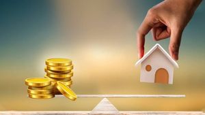 Real Estate vs Gold: ರಿಯಲ್‌ ಎಸ್ಟೇಟ್‌ ಅಥವಾ ಚಿನ್ನ; ಹೂಡಿಕೆಗೆ ಯಾವುದು ಬೆಸ್ಟ್‌?